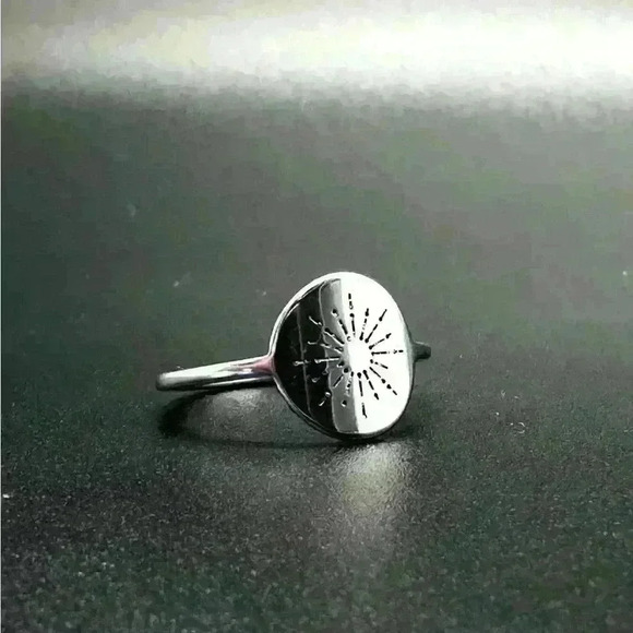 Sunburst Ring 🫶🏼 - Picture 1 of 2